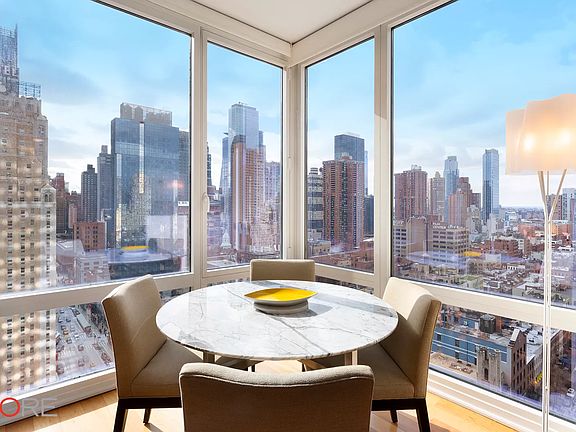 4th image of 247 W 46th St #1903