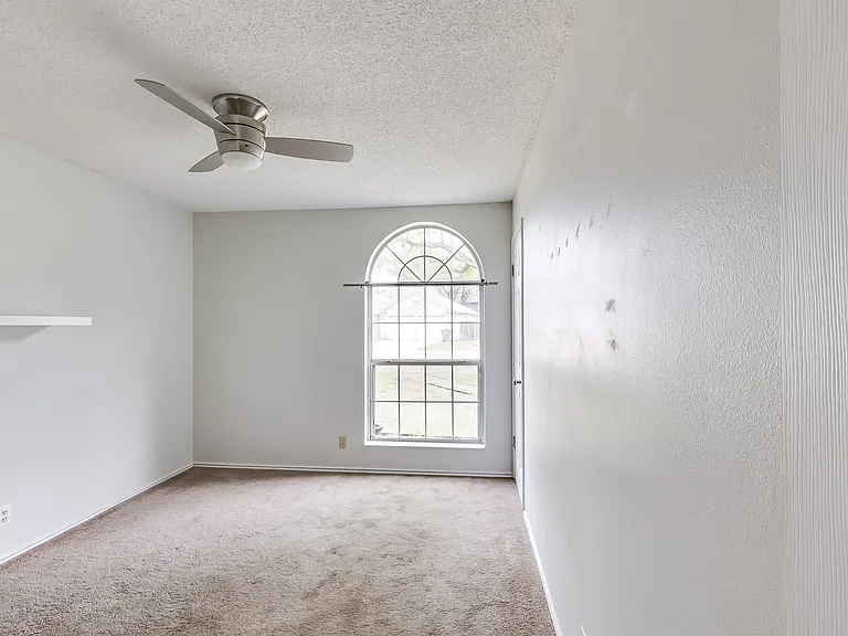 2106 Heather Dr — Photo 24