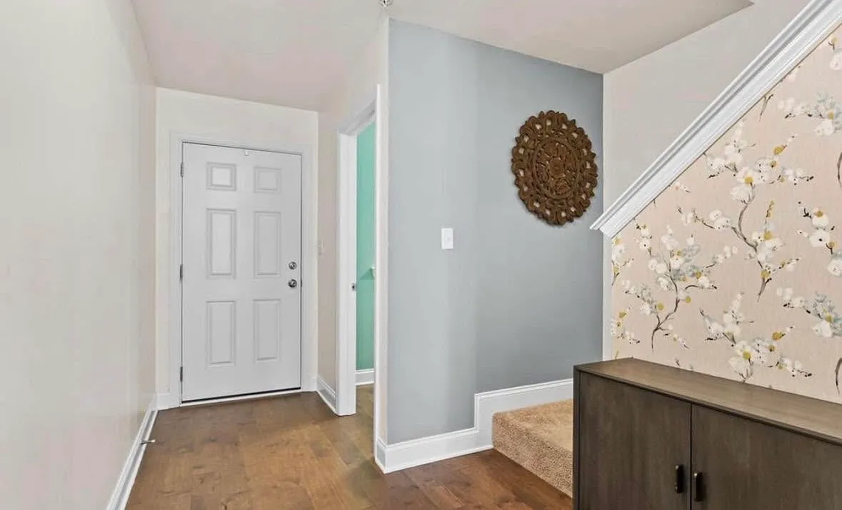 3 bed, 1445 sqft, $900 — Photo 2