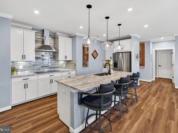 21914 Hawksbill High Cir Unit # 204, Sterling, VA 20164