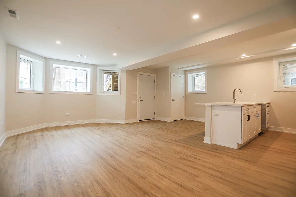 Building Photo - 2230 W Wilson Ave #GW