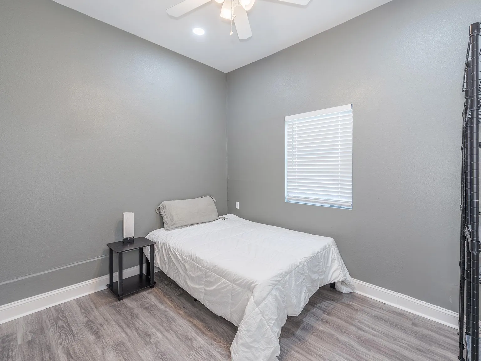 4 bed, 3.0 bath, 1543 sqft, $646 — Photo 1