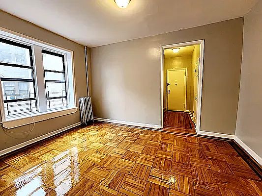 4th image of 566 Parkside Ave #A12
