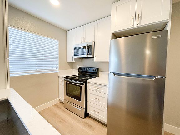 3rd image of 3162 Monroe Ave #20
