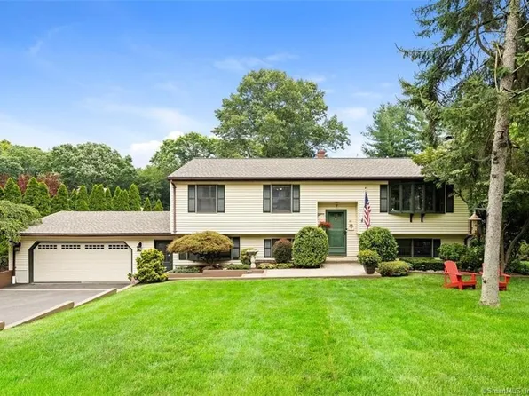 27 Rainbow Court, Hamden, CT 06514