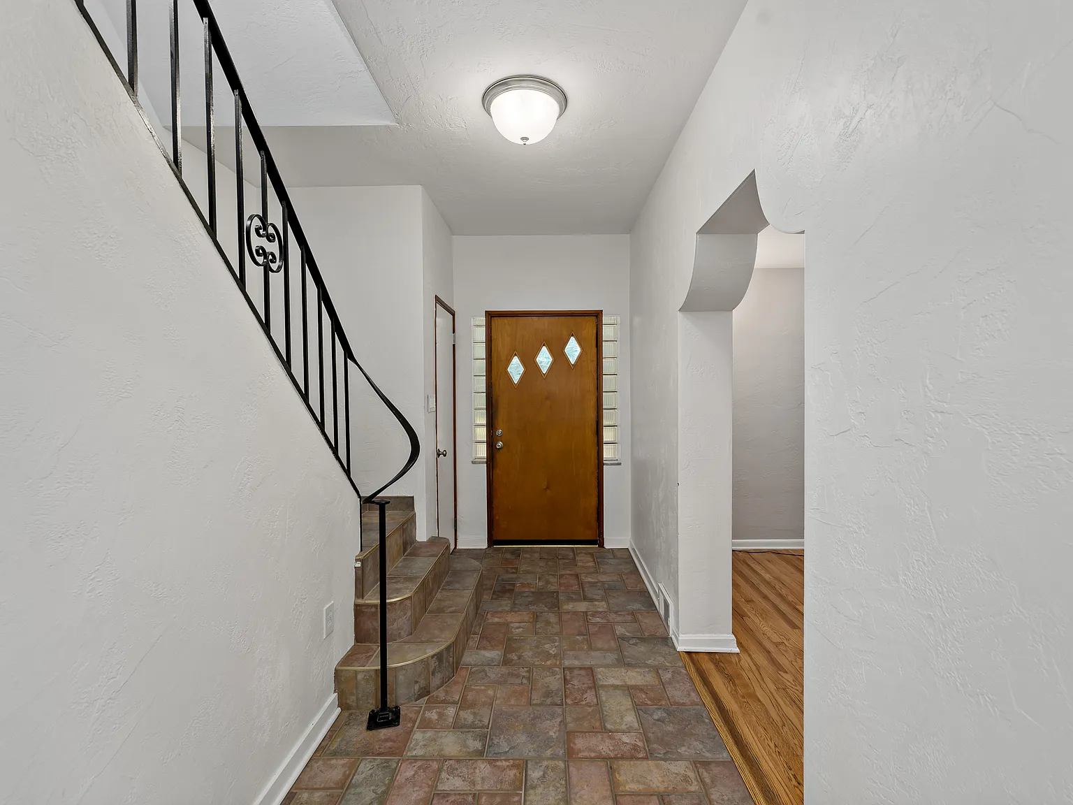 4 bed, 2.5 bath, 2026 sqft, $2,600 — Photo 1