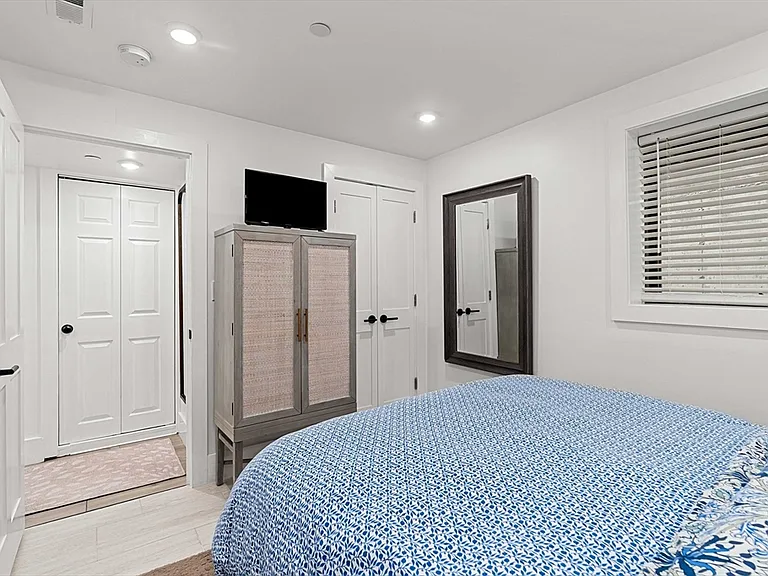 4 Everett Pl #1 — Photo 23