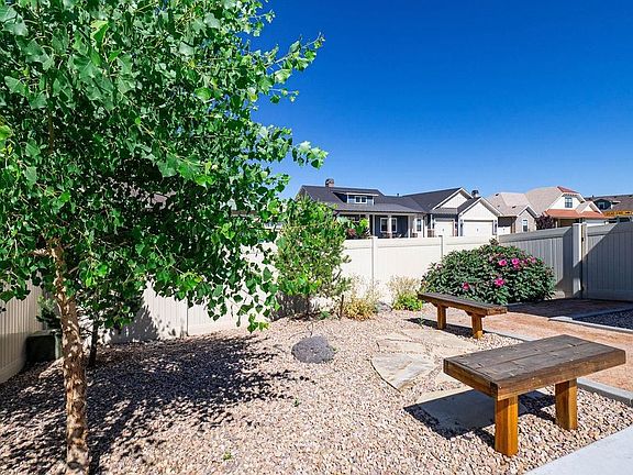 4th image of 2371 Crab Apple Dr