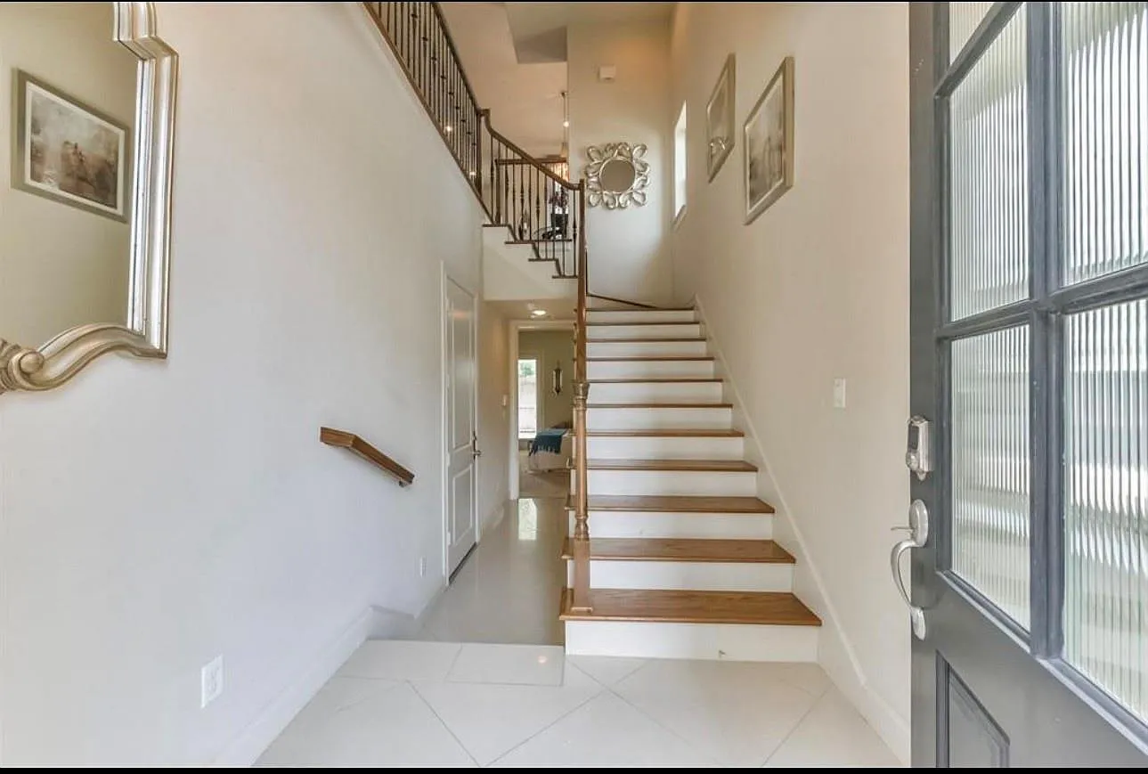 3 bed, 3.5 bath, 2984 sqft, $5,500 — Photo 3