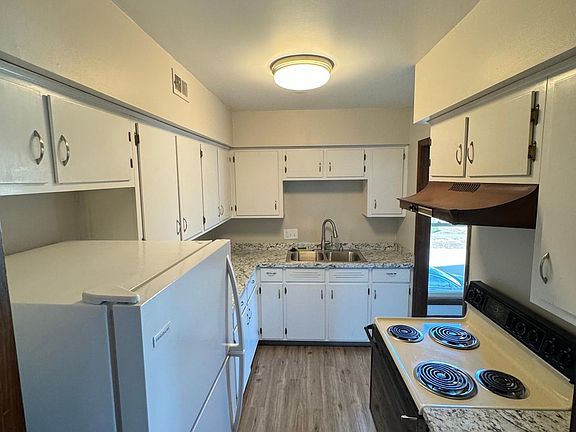 4th image of 527 Main St #3