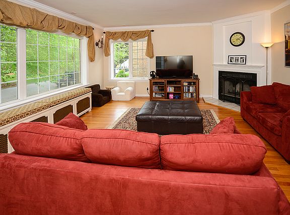 3rd image of 7927 Kenton Ave