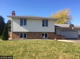 1004 Merrifield St, Shakopee, MN 55379