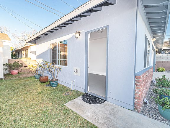 2nd image of 362 Costa Mesa St