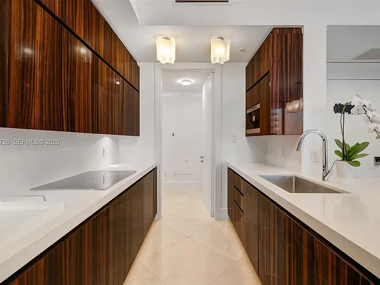 50 S Pointe Dr #903 — Photo 7