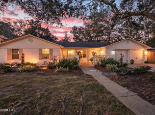 1210 Lancelot Ln, Ocean Springs, MS 39564