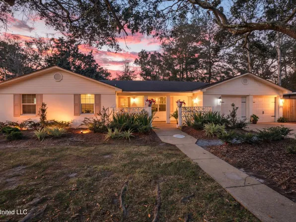 1210 Lancelot Ln, Ocean Springs, MS 39564