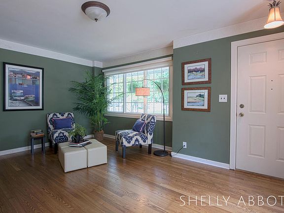 3rd image of 2742 Richards Dr SE
