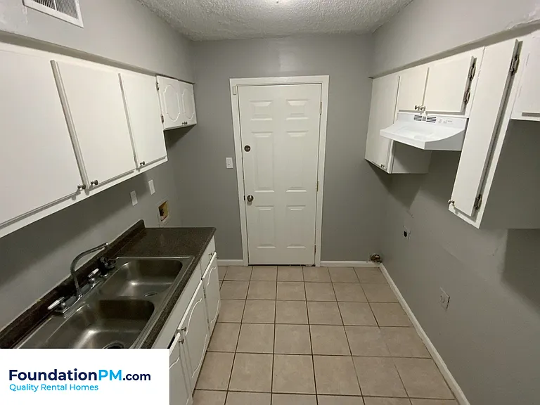 2961 Grenadier Cv — Photo 3