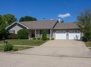 206 Ridge Rd, Mahomet, IL 61853