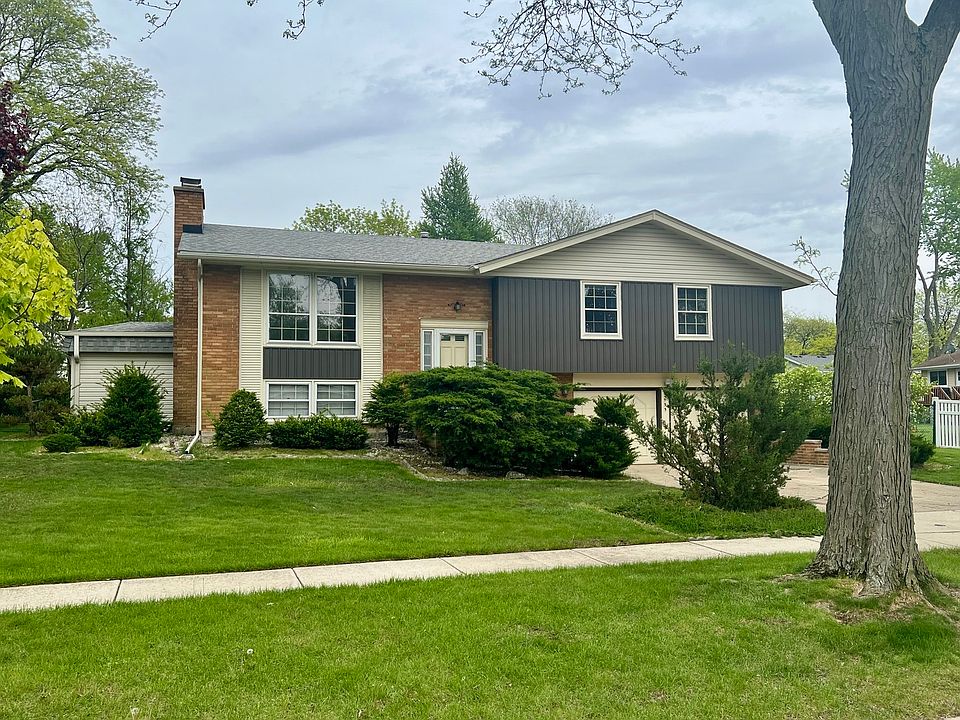 1st image of 533 Bahama Ln