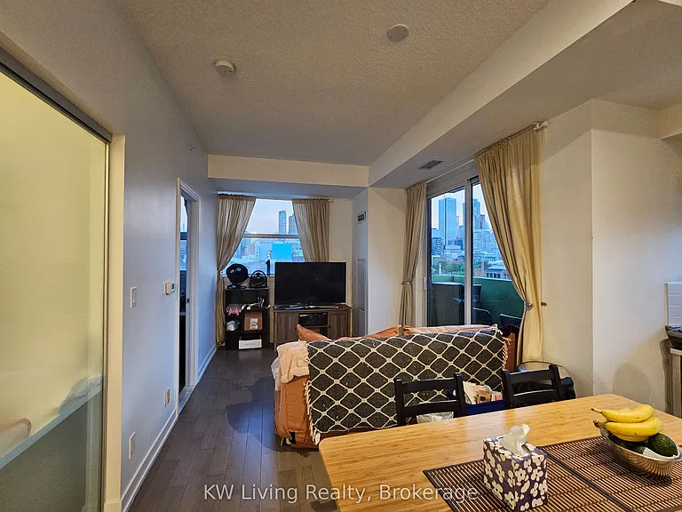 10 Willison Sq #810 — Photo 2