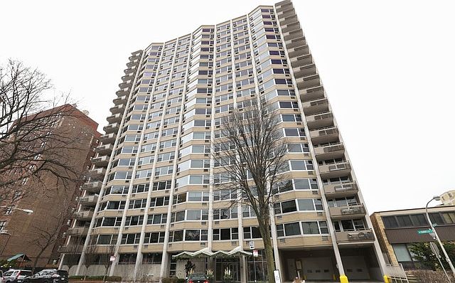 1st image of 555 W Cornelia Ave APT 1910