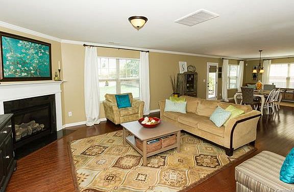 3rd image of 4307 Overbecks Ln