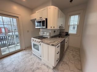 202 Baker St #1L, West Roxbury, MA 02132