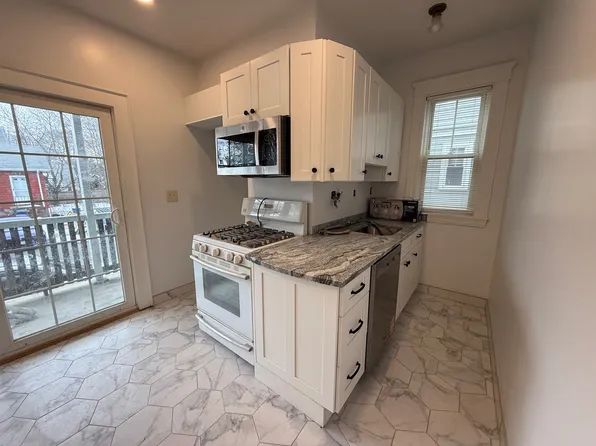 202 Baker St #1L, West Roxbury, MA 02132