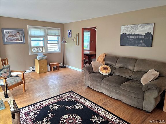 4th image of 161 Longmeadow Rd
