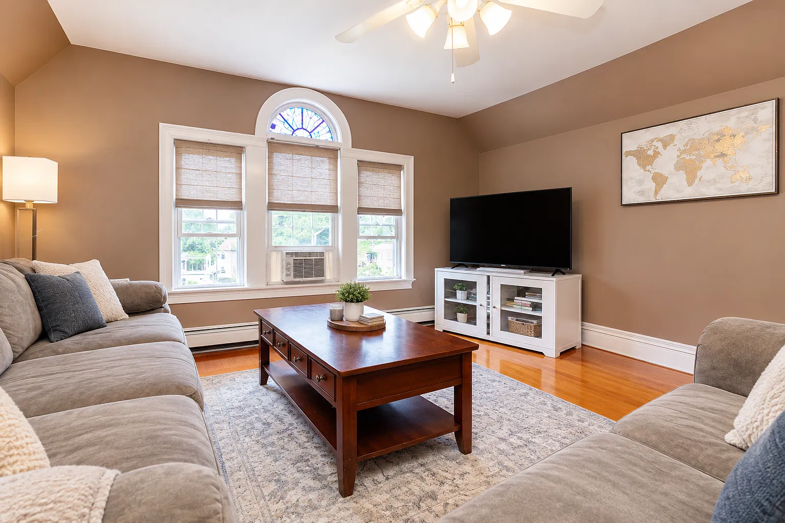 1 bed, 925 sqft, $2,050 — Photo 1
