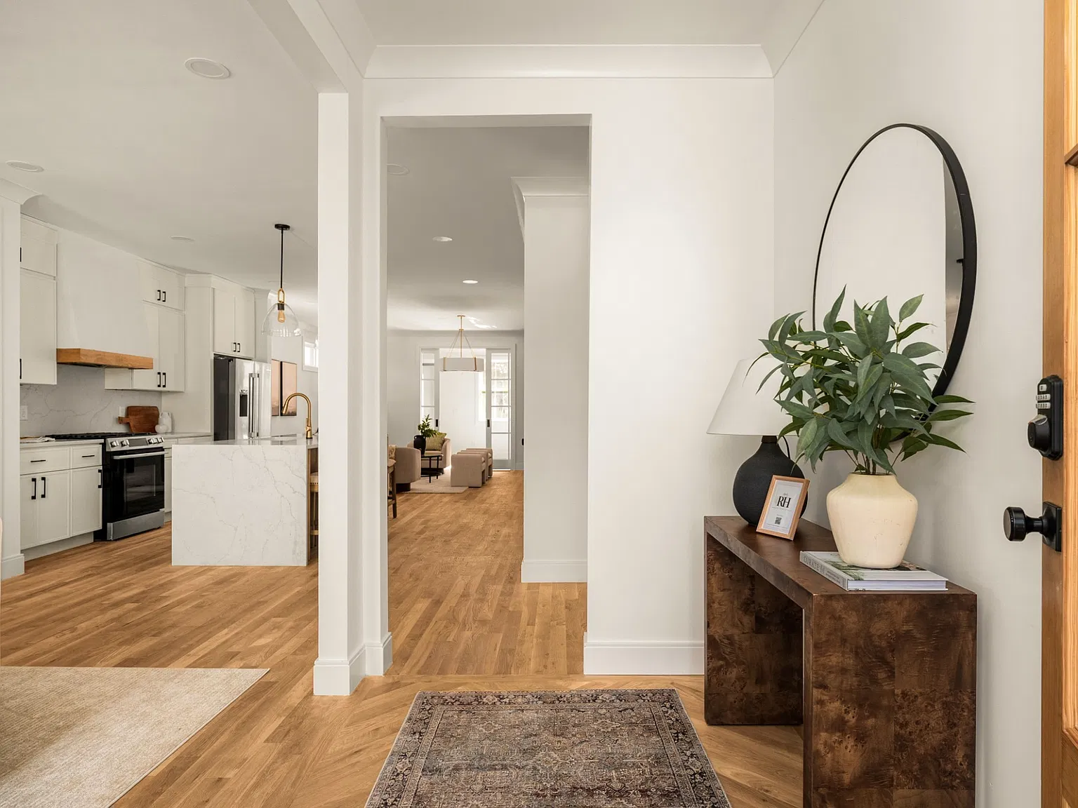 4 bed, 3.5 bath, 3409 sqft, $6,200 — Photo 4