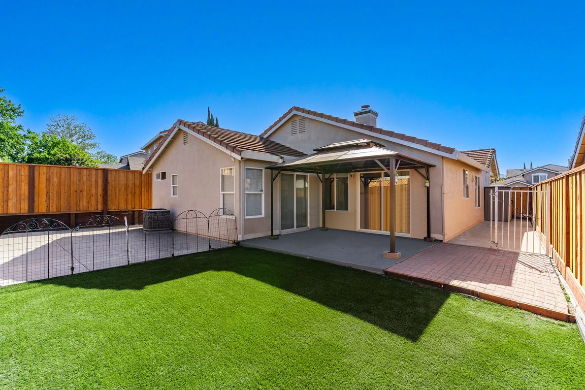 4913 Stonegate - 38 -