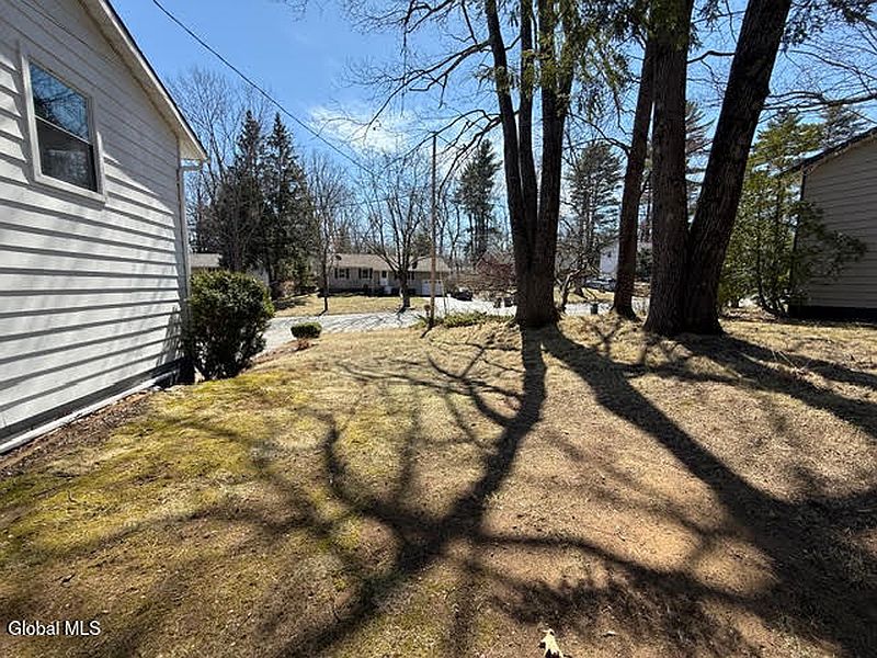 5th image of 8 Orenda Spring Drive