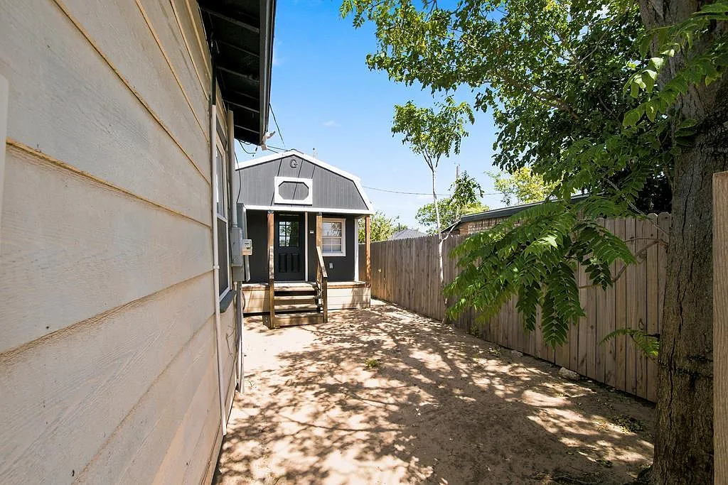 1 bed, 1.0 bath, 440 sqft, $950 — Photo 2