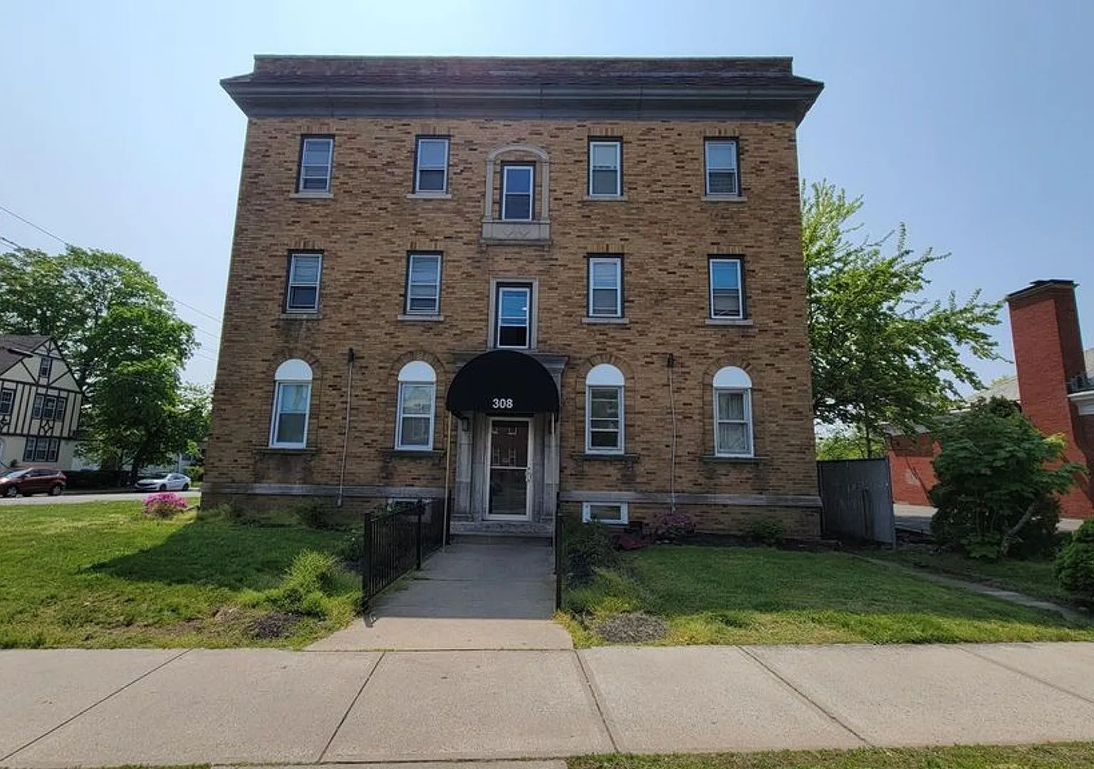 308 Main st — Photo 1