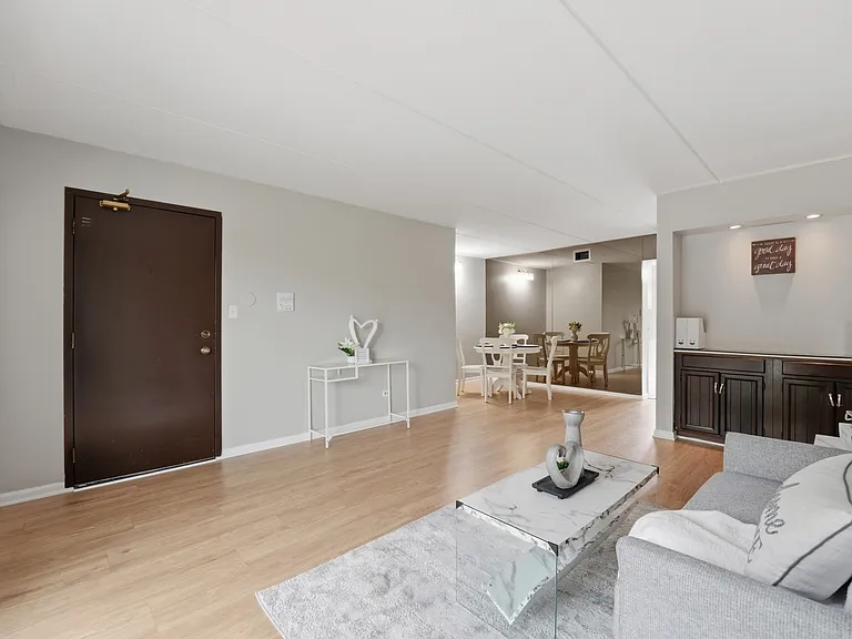 5513 Chateau Dr #4 — Photo 3