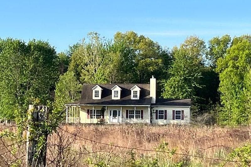1st image of 2615 Moler Rd