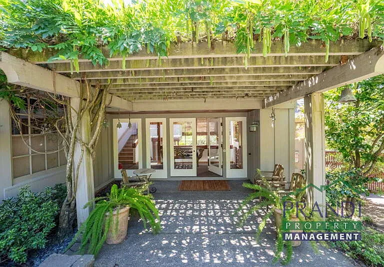 377 Summit Ave — Photo 1