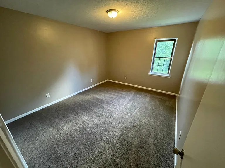 307-315 Blue Bird Dr #6 — Photo 14