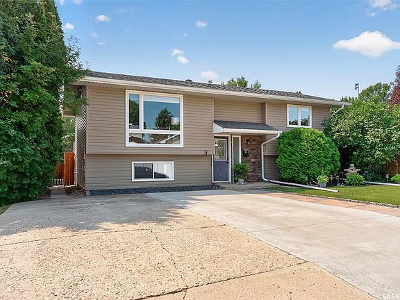 2nd image of 951 Holdsworth CRESCENT