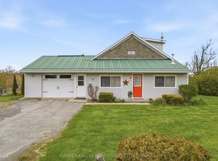8 School House Rd, Prince Edward County, ON K0K2P0