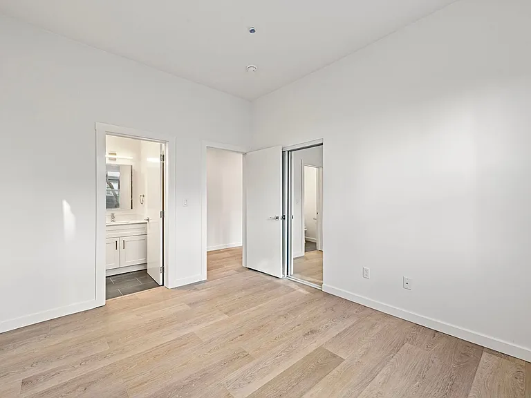 901 Pine St — Photo 6