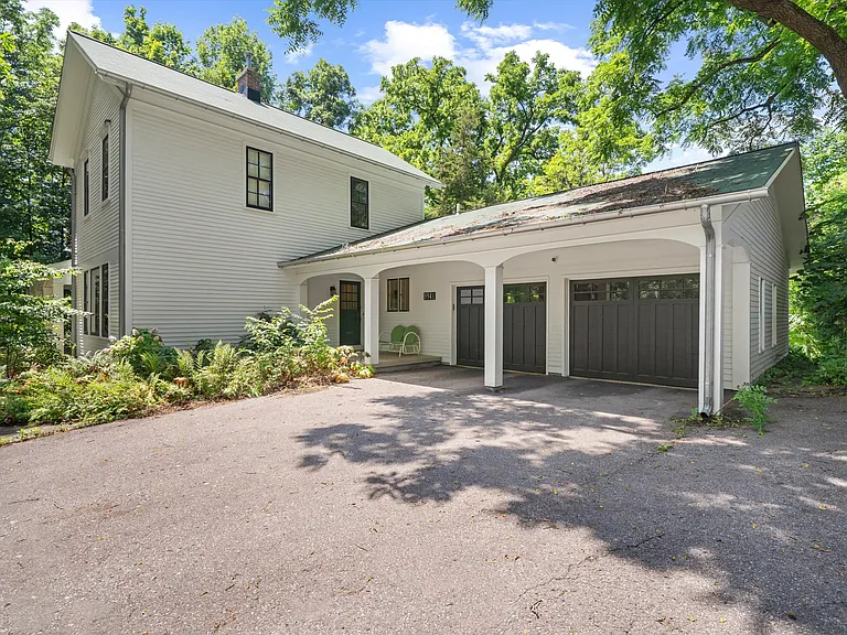 941 Newport Rd — Photo 2
