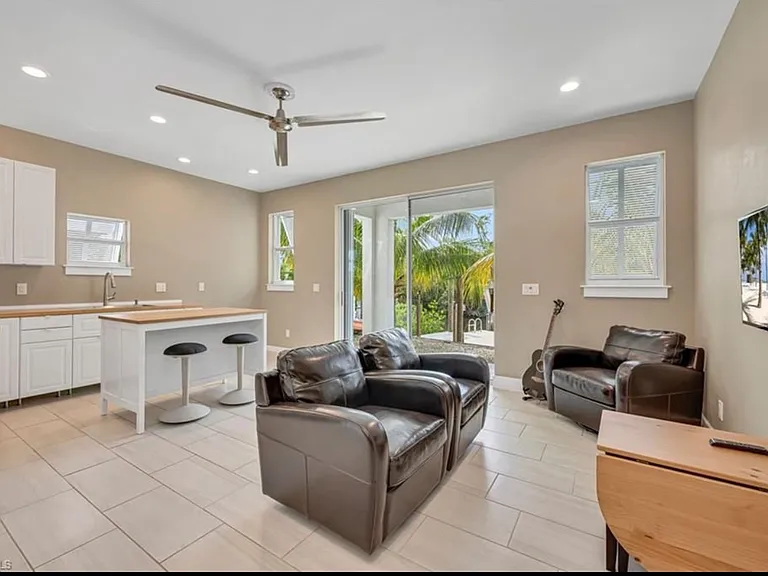2364 Becca Ave — Photo 4