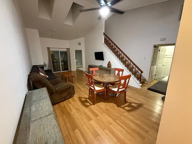 186 Avant Garde Cir — Photo 4
