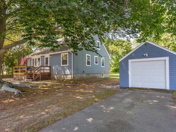 156 4th St, Somerset, MA 02726