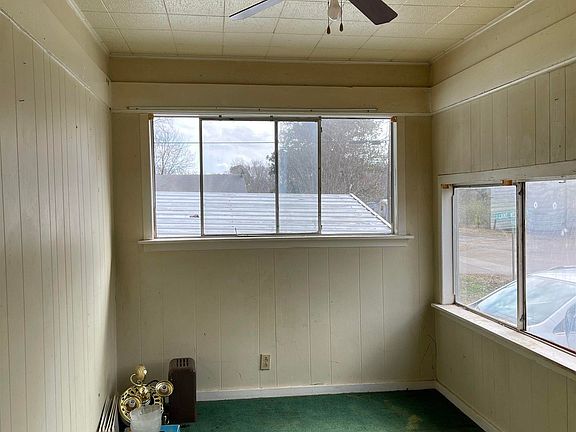 4th image of 501 Rockdale Dr