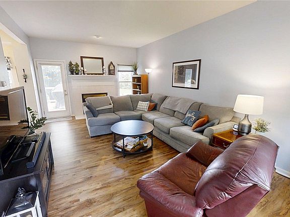 4th image of 943 Balsam Wood Ln