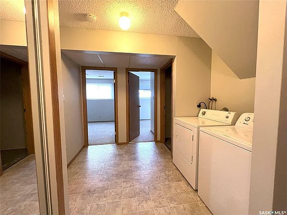 3rd image of 9043 Panton Ave